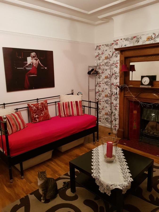 Beautiful Room In Victorian Family Home Ilford Bagian luar foto
