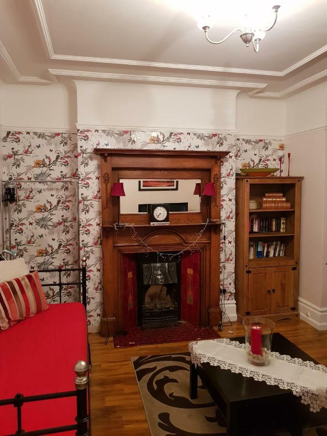 Beautiful Room In Victorian Family Home Ilford Bagian luar foto
