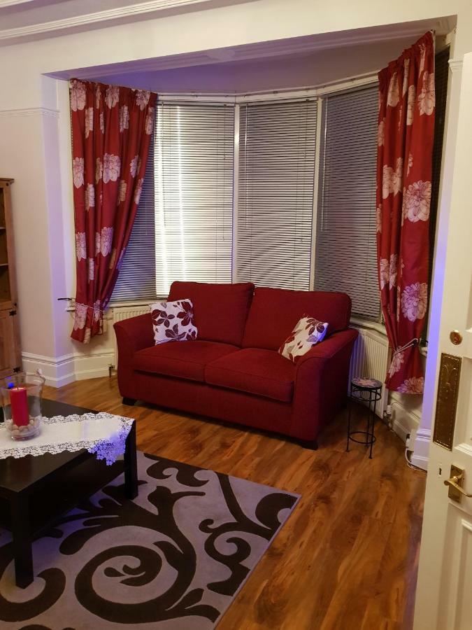 Beautiful Room In Victorian Family Home Ilford Bagian luar foto