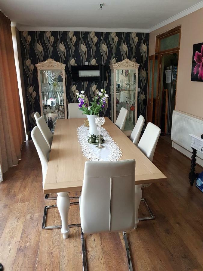 Beautiful Room In Victorian Family Home Ilford Bagian luar foto