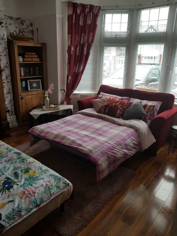 Beautiful Room In Victorian Family Home Ilford Bagian luar foto