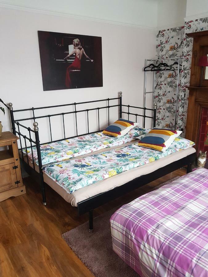 Beautiful Room In Victorian Family Home Ilford Bagian luar foto